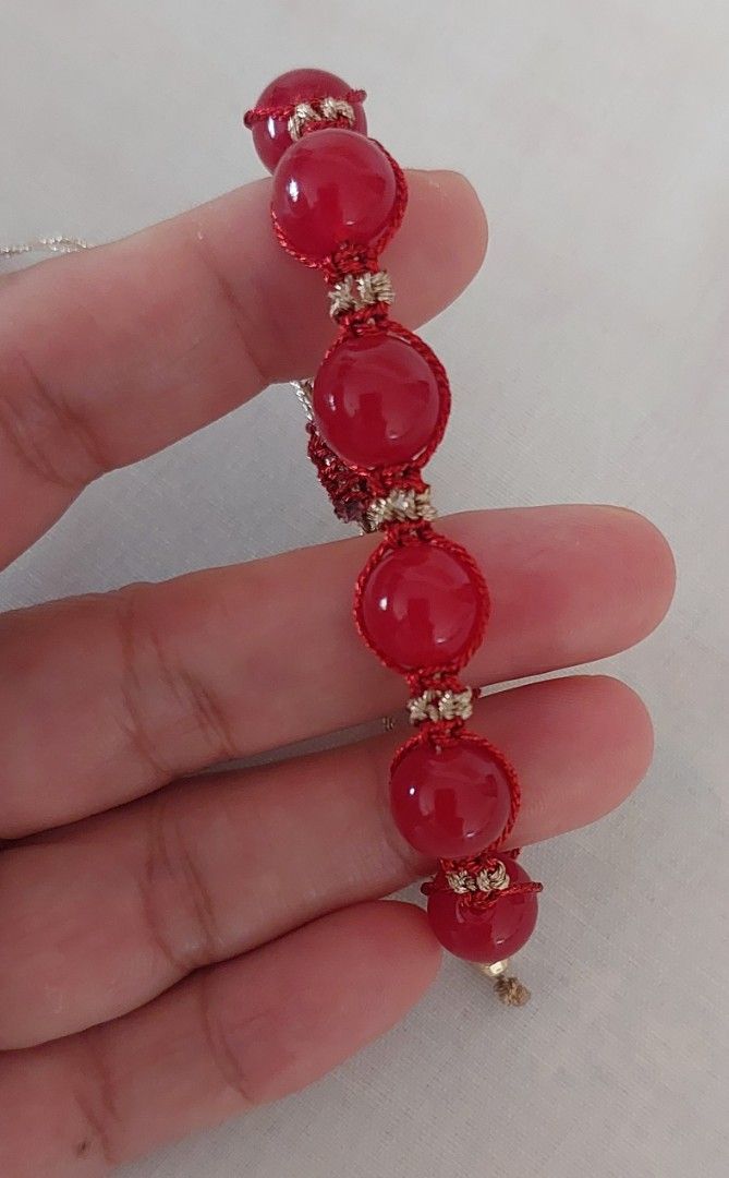 Red Agate Macrame Bracelet (Category: Bracelets) located in Gapan. Submitted by purseofjune (Listing ID 1466367357, Image 3). Description: adjustable size.