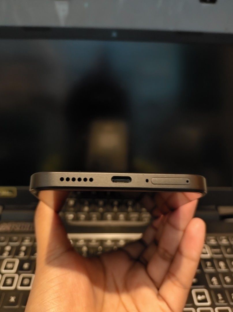 Redmi note 17 (Category: Xiaomi) located in Cavite. Submitted by hiroyukii05 (Listing ID 1466426274, Image 2). Description: For sale Redmi Note 17 Varaint color: black 6/128 Loc: dasma cavite Good for picture and hard games May bawas pa sa sure buyer or offer po kayo baka mag kasundo sa price Specs: Display: Amoled Refresh rate: 120hz Processor: Snapdragon 6s 4 gen 2 Battery: 7700 mah No issue unlicheck bnew inopen lang for checking Inclusion: Un
