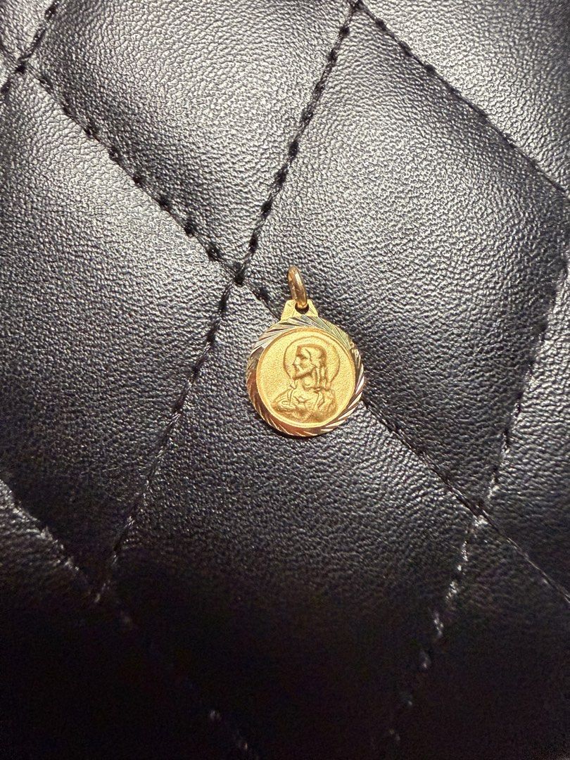 Religious pendant 18K gold (Category: Necklaces) located in Quezon City. Submitted by hvamom (Listing ID 1466390498, Image 2). Description: Religious pendant yellow gold 11mm .86g.