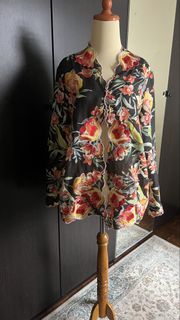 (Category: ) located in . Submitted by wfa.wardrobe (Listing ID 1466437340, Image 1). Description: .