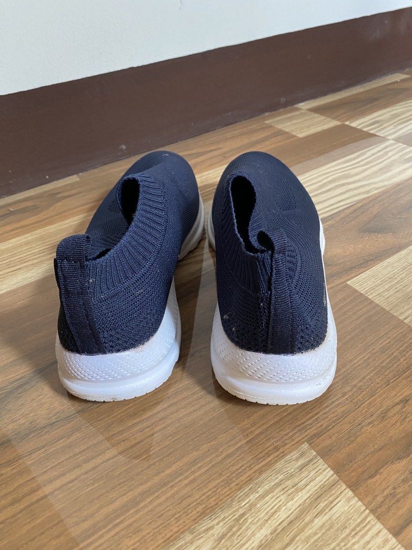 Reva navy blue slip-on (Category: Babies & Kids Fashion) located in Antipolo. Submitted by pauuiieee (Listing ID 1466355003, Image 2). Description: .