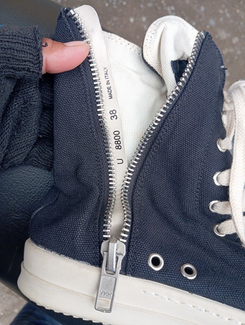 RICK OWENS (Category: Sneakers) located in Monkayo. Submitted by danielcabusora (Listing ID 1466478595, Image 3). Description: RICK OWENS HIGHCUT SHOES 25 CM NO FLAWS NO ISSUE.