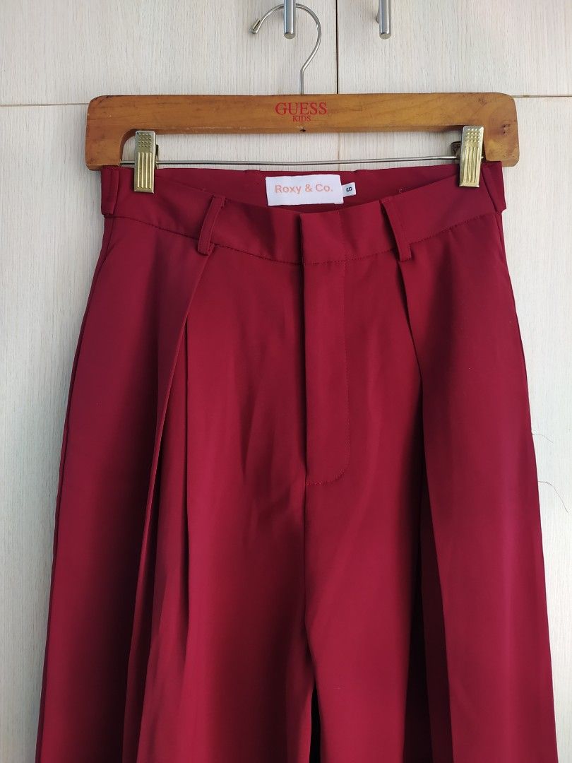 Roxy & Co Emma Adjustable Trousers - Maroon (Category: Other Bottoms) located in Bacoor. Submitted by lieze (Listing ID 1466443986, Image 1). Description: wide leg, high waist very comfy suotin from roxy & co on tiktok orig price 2,640 in maroon color fit to 25-26 waistline.