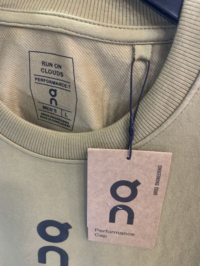 Run on clouds (Category: Activewear) located in Tarlac. Submitted by luxurious_apparel (Listing ID 1466428088, Image 2). Description: Alo run on clouds mens shirt free size.