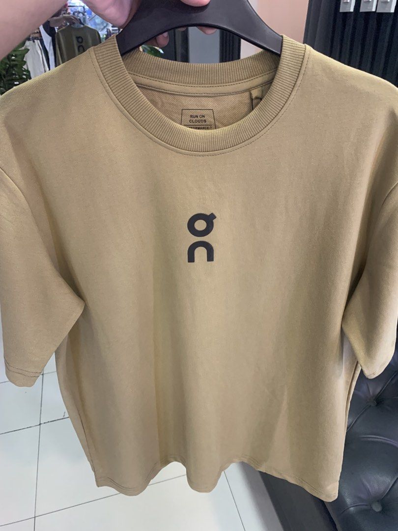 Run on clouds (Category: Activewear) located in Tarlac. Submitted by luxurious_apparel (Listing ID 1466428088, Image 1). Description: Alo run on clouds mens shirt free size.