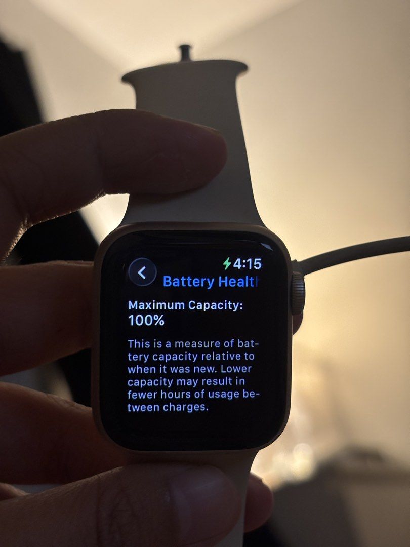 RUSH Apple Watch (Category: Wearables & Smart Watches) located in Manila. Submitted by andre623 (Listing ID 1466460167, Image 2). Description: DECLUTTERING Apple Watch SE (Gen 2) Purchased from Power Mac 40mm – S-M strap 100% batt health No issue Complete inclusions 📍Dasmariñas Cavite/Makati￼.