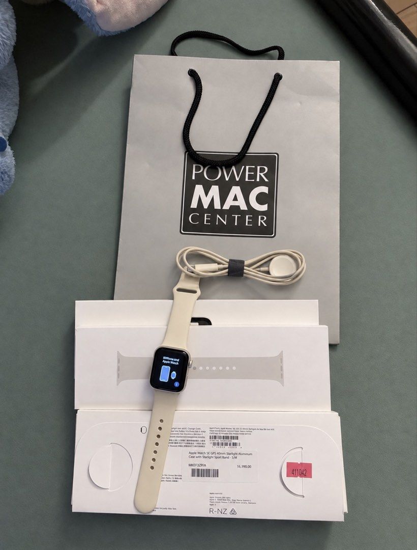 RUSH Apple Watch (Category: Wearables & Smart Watches) located in Manila. Submitted by andre623 (Listing ID 1466460167, Image 1). Description: DECLUTTERING Apple Watch SE (Gen 2) Purchased from Power Mac 40mm – S-M strap 100% batt health No issue Complete inclusions 📍Dasmariñas Cavite/Makati￼.