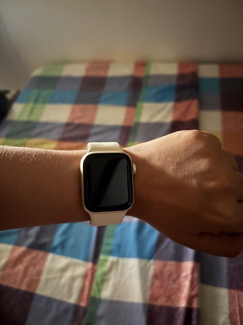 RUSH Apple Watch (Category: Wearables & Smart Watches) located in Manila. Submitted by andre623 (Listing ID 1466460167, Image 3). Description: DECLUTTERING Apple Watch SE (Gen 2) Purchased from Power Mac 40mm – S-M strap 100% batt health No issue Complete inclusions 📍Dasmariñas Cavite/Makati￼.