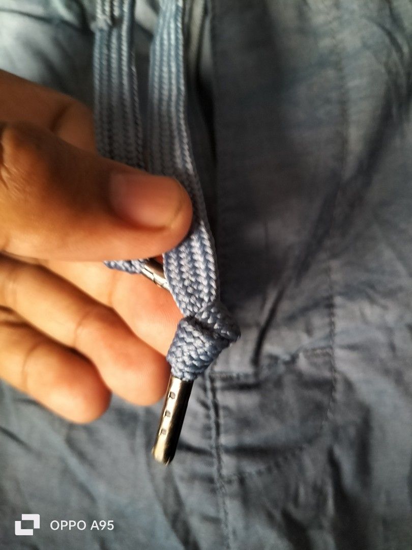 RVCA (Category: Shorts) located in Baler. Submitted by jaydeebaltazar (Listing ID 1466359090, Image 3). Description: RVCA good excellent may parang pintura lng pero natatang kayo nlng mag tanggal sobrang pogi nito personal size: 32to34 above the knee.