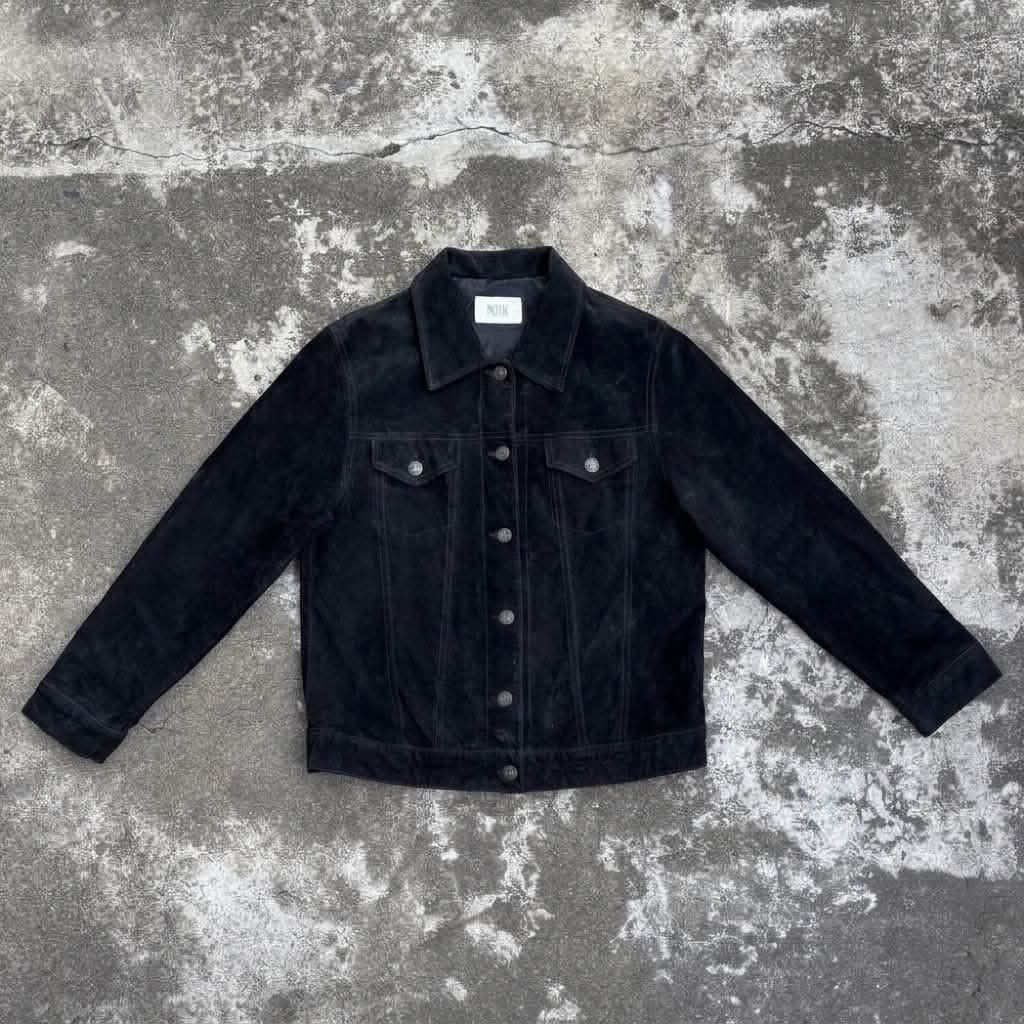 (S) ARTICLE Black Suede Tucker Leather Jacket (Category: Coats, Jackets and Outerwear) located in Bantay. Submitted by db_clothing (Listing ID 1466534803, Image 1). Description: - Brand: Article - Color: Classic Black - Material: Soft suede with clean interior lining - Features: Front button closure, regular collar, and chest pockets - Measurements (approximate): * Pit to Pit: 20 inches * Length: 24 inches * Sleeve Length: 23 inches * Shoulders: 