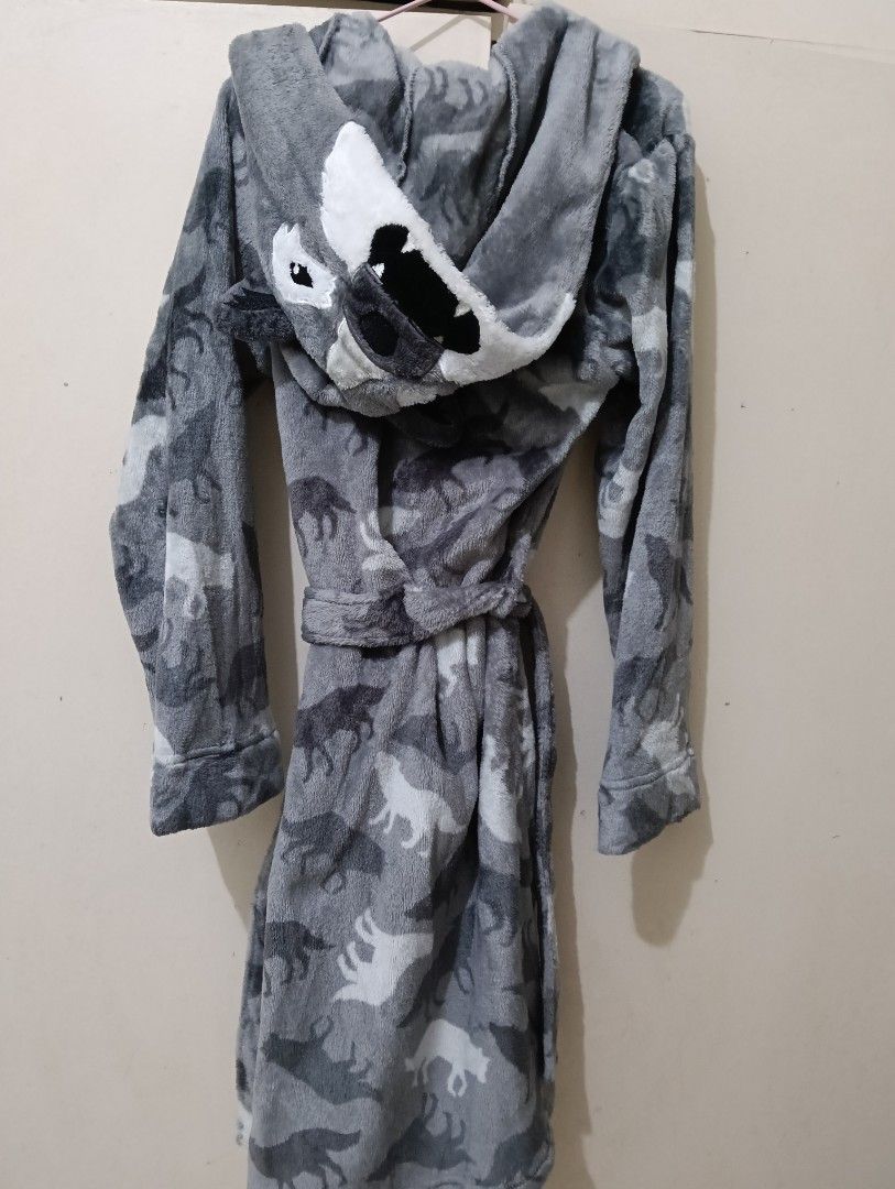 Sainteve gray bath coat kids boy (Category: Babies & Kids Fashion) located in Quezon City. Submitted by andrea11171999 (Listing ID 1466412977, Image 3). Description: .
