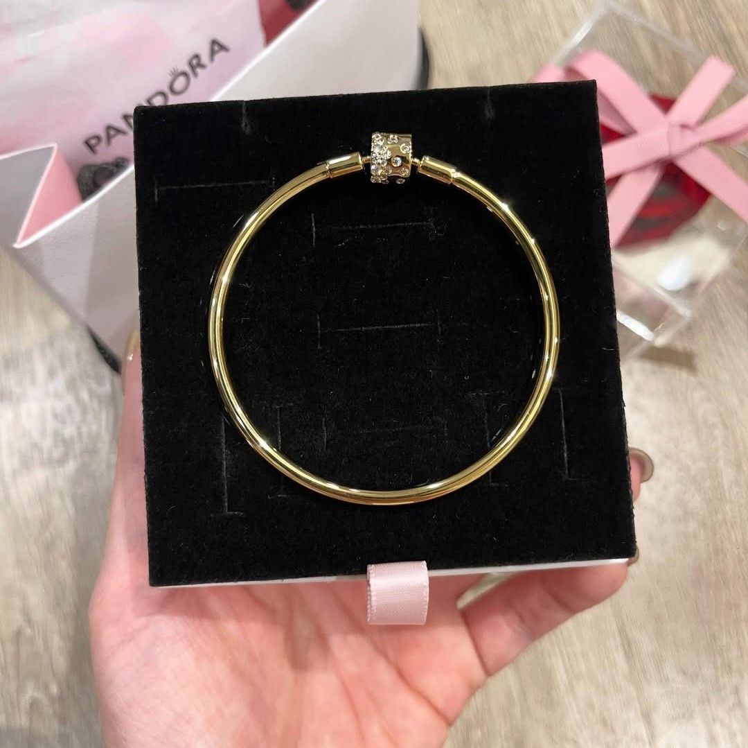 SALE❗Pandora Sparkling Barrel Clasp Bangle (Category: Bracelets) located in Manila. Submitted by badaloves_u (Listing ID 1466374662, Image 2). Description: - 💯 Authentic Pandora with Authenticity ALE marks - FREE Box and Paper bag 🛍️ - ✨ FREE Cleaning to any Pandora Store 🛵 LALAMOVE courier for same day delivery 🚚 J&T provincial courier.