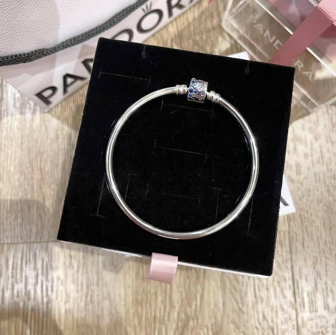 SALE❗Pandora Sparkling Barrel Clasp Bangle (Category: Bracelets) located in Manila. Submitted by badaloves_u (Listing ID 1466424439, Image 3). Description: - 💯 Authentic Pandora with Authenticity ALE marks - FREE Box and Paper bag 🛍️ - ✨ FREE Cleaning to any Pandora Store 🛵 LALAMOVE courier for same day delivery 🚚 J&T provincial courier.