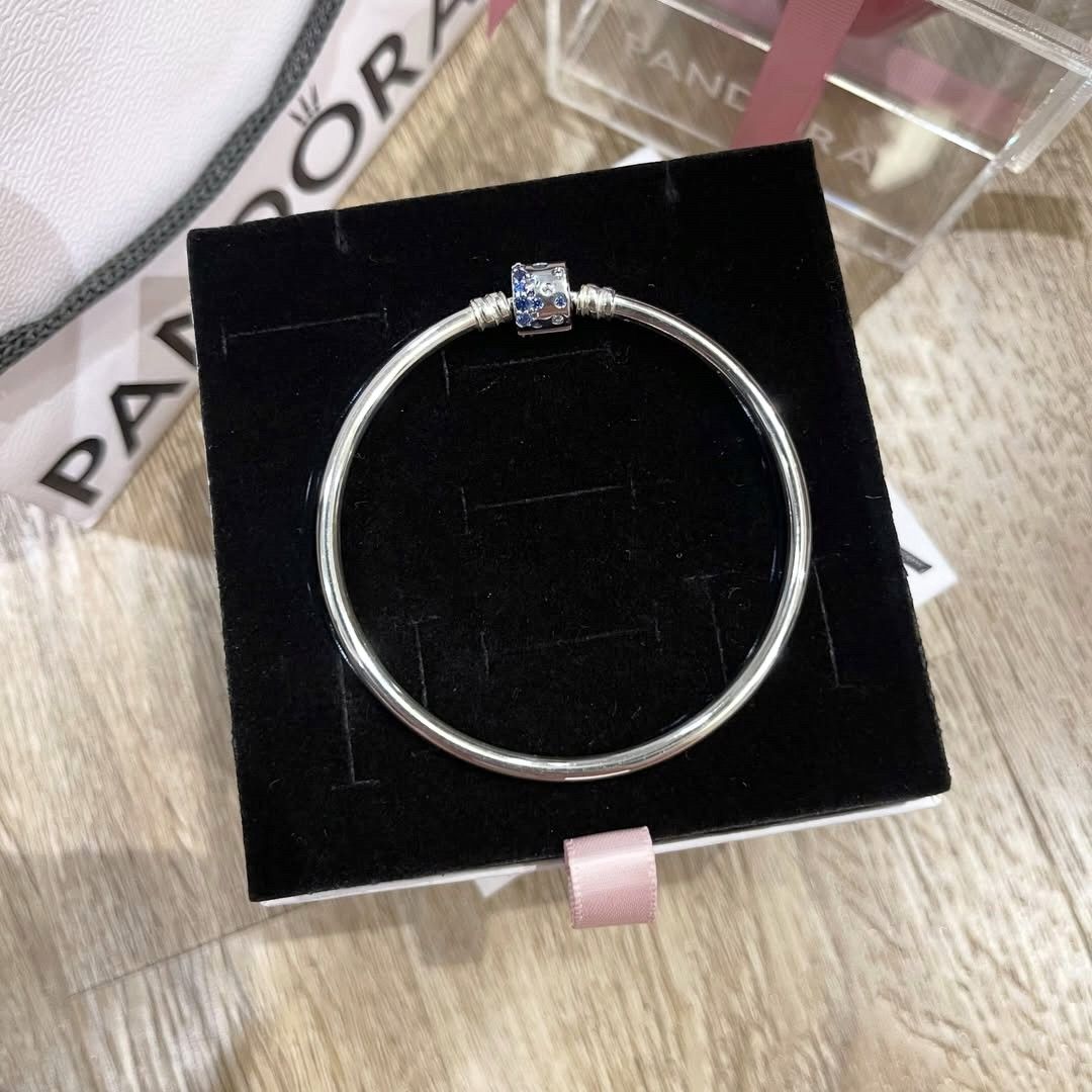 SALE❗Pandora Sparkling Barrel Clasp Bangle (Category: Bracelets) located in Manila. Submitted by badaloves_u (Listing ID 1466424439, Image 2). Description: - 💯 Authentic Pandora with Authenticity ALE marks - FREE Box and Paper bag 🛍️ - ✨ FREE Cleaning to any Pandora Store 🛵 LALAMOVE courier for same day delivery 🚚 J&T provincial courier.