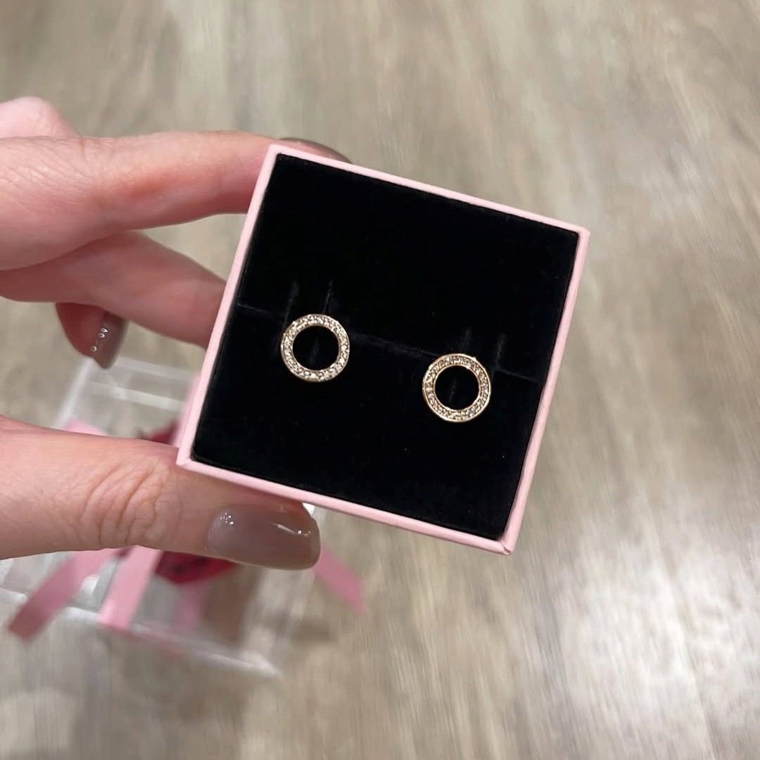 SALE❗Pandora Sparkling Circle Stud Earrings (Category: Earrings) located in Manila. Submitted by badaloves_u (Listing ID 1466372780, Image 3). Description: - 💯 Authentic Pandora with Authenticity ALE marks - FREE Box and Paper bag 🛍️ - ✨ FREE Cleaning to any Pandora Store 🛵 LALAMOVE courier for same day delivery 🚚 J&T provincial courier.