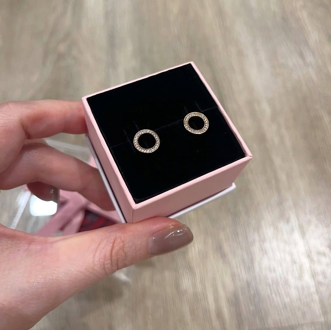 SALE❗Pandora Sparkling Circle Stud Earrings (Category: Earrings) located in Manila. Submitted by badaloves_u (Listing ID 1466372780, Image 2). Description: - 💯 Authentic Pandora with Authenticity ALE marks - FREE Box and Paper bag 🛍️ - ✨ FREE Cleaning to any Pandora Store 🛵 LALAMOVE courier for same day delivery 🚚 J&T provincial courier.