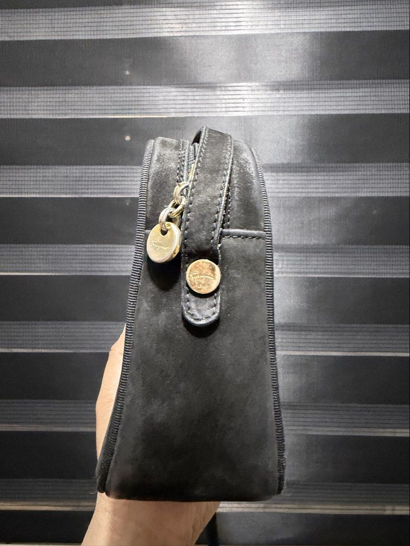 Salvatore Ferragamo (Category: Luxury Bags & Wallets) located in Tarlac. Submitted by rizasdeclutteringonline2 (Listing ID 1466518723, Image 3). Description: Salvatore Ferragamo Gamuza - may pagka gamuza po yun labas nya kaya parang namumuti po. - faded na ng konti hardware pero still gold pa din - may mga marking na white dahil gamuza labas(dahil din sa lightings) - Not Free SF po - no cracks - no holes or butas - still negotiable wag lang po ma