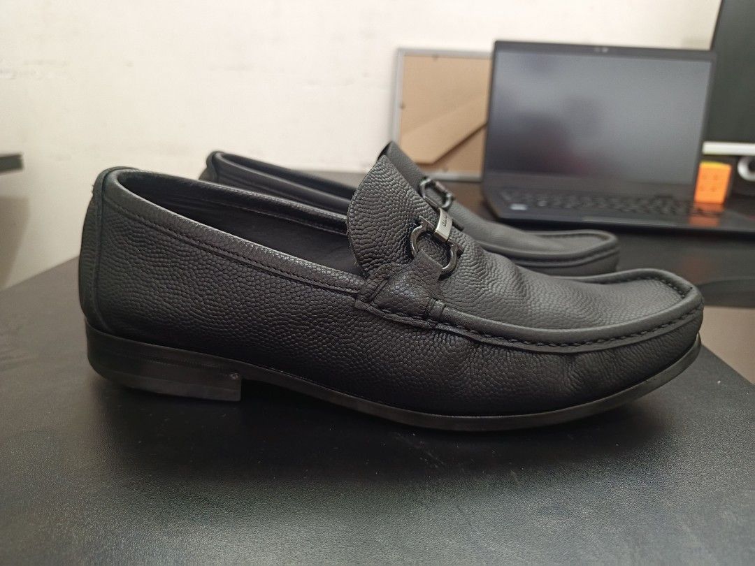 Salvatore Ferragamo loafers 7½EE (Category: Dress Shoes) located in Bayawan. Submitted by joan_lopez14 (Listing ID 1466348263, Image 3). Description: ✅ Authentic pair ✅ Size 7½EE / 7.5US / 40.5EU ✅ used but still very good condition ✅ free shipping nationwide.