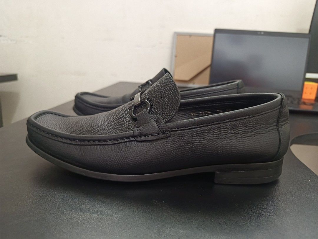 Salvatore Ferragamo loafers 7½EE (Category: Dress Shoes) located in Bayawan. Submitted by joan_lopez14 (Listing ID 1466348263, Image 2). Description: ✅ Authentic pair ✅ Size 7½EE / 7.5US / 40.5EU ✅ used but still very good condition ✅ free shipping nationwide.