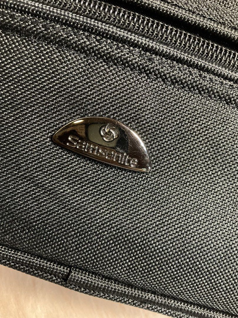 Samsonite Black Travel Toiletry Bag Dopp Kit (Category: Belt bags, Clutches and Pouches) located in La Trinidad. Submitted by naravincollections (Listing ID 1466508702, Image 2). Description: Samsonite black toiletry bag made from durable canvas material. Multiple compartments with smooth zipper closures keep everything organized. Includes a side grab handle for easy carrying. Sleek silver Samsonite logo plaque mounted on the front pocket. Great 