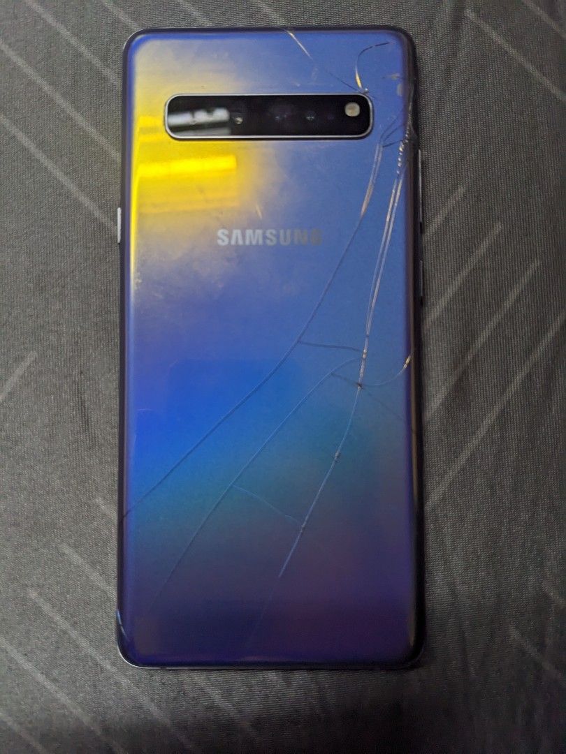 Samsung Galaxy s10 5g (Category: Samsung) located in Manila. Submitted by freedeer-50bc56 (Listing ID 1466398025, Image 2). Description: Samsung Galaxy S10 5g 8/256 Korean Variant Any sim Cracked backglass Manila.