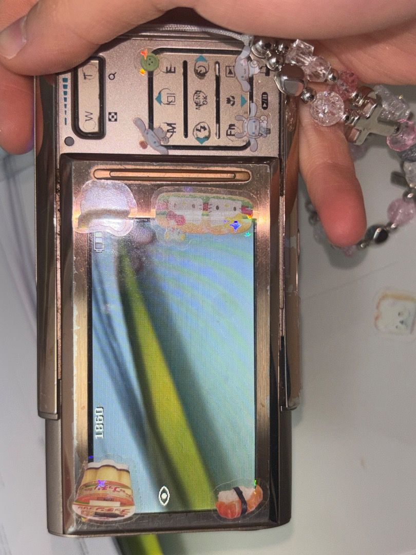 Samsung i70 （分類：相機）位於 Hong Kong。 由 lamcally 提交（商品編號 1466502686，圖片 2）。簡介： Samsung i70玫瑰金 屏幕有黑色但係唔影響使用*p.2 送電池同內存卡 實物看圖片↑ 480。