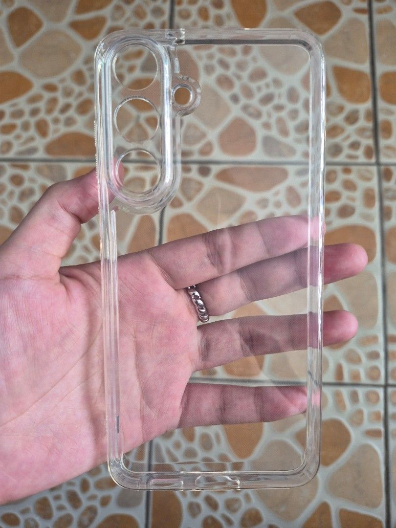 Samsung S25 fe Clear Case (Category: Cases & Sleeves) located in Taguig. Submitted by mvgc04 (Listing ID 1466340114, Image 1). Description: With camera protection..