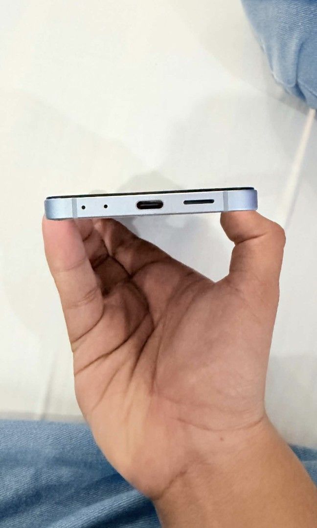 SAMSUNG Z FLIP6 (Category: Samsung) located in Pasig City. Submitted by jackson.reaper8818 (Listing ID 1466535179, Image 2). Description: PLEASE READ!!! SAMSUNG Z FLIP 6 12/256 GB NO ISSUE, NO DEAD PIXEL, NO GHOST TOUCH. GOOD AS NEW!! MINOR SCRATCHES ONLY FOR SALE AS UNIT ONLY RFS: UPGRADED TO IPHONE PASIG CITY LOCATION PASS TO LOWBALL CHECK ALL U WANT SA UNIT PWEDENG -PWEDE.