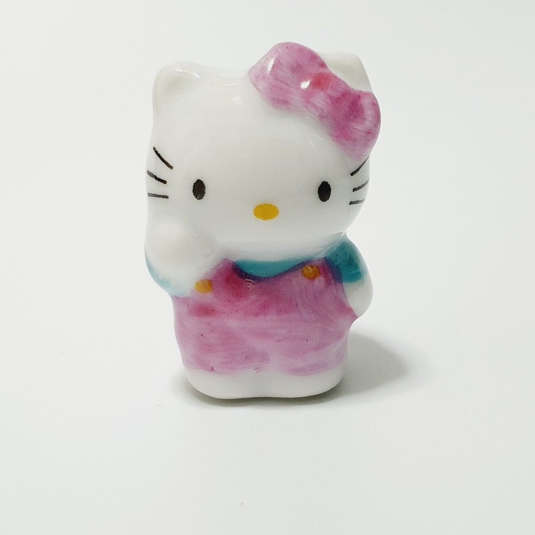 Sanrio Hello Kitty Vintage Ceramic Figure (Category: Figurines & Statues) located in Taytay. Submitted by kyo.mono (Listing ID 1466405325, Image 1). Description: 💟Follow us on IG: kyo.mono for faster replies TikTok: kyo.mono_ for videos and review Good condition Auth from Japan Actual photo posted.