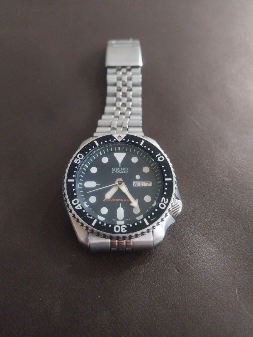 Seiko diver automatic (Category: Men's Watches) located in Manila. Submitted by gooddealsmnl (Listing ID 1466354463, Image 1). Description: Seiko Divers 200 meters No Issue. Runs smooth. Presentable With Box. Extra links. Manual Free: Metal Refillable lighter Binondo area meetup Rfs: unloading stuff Thank You po.