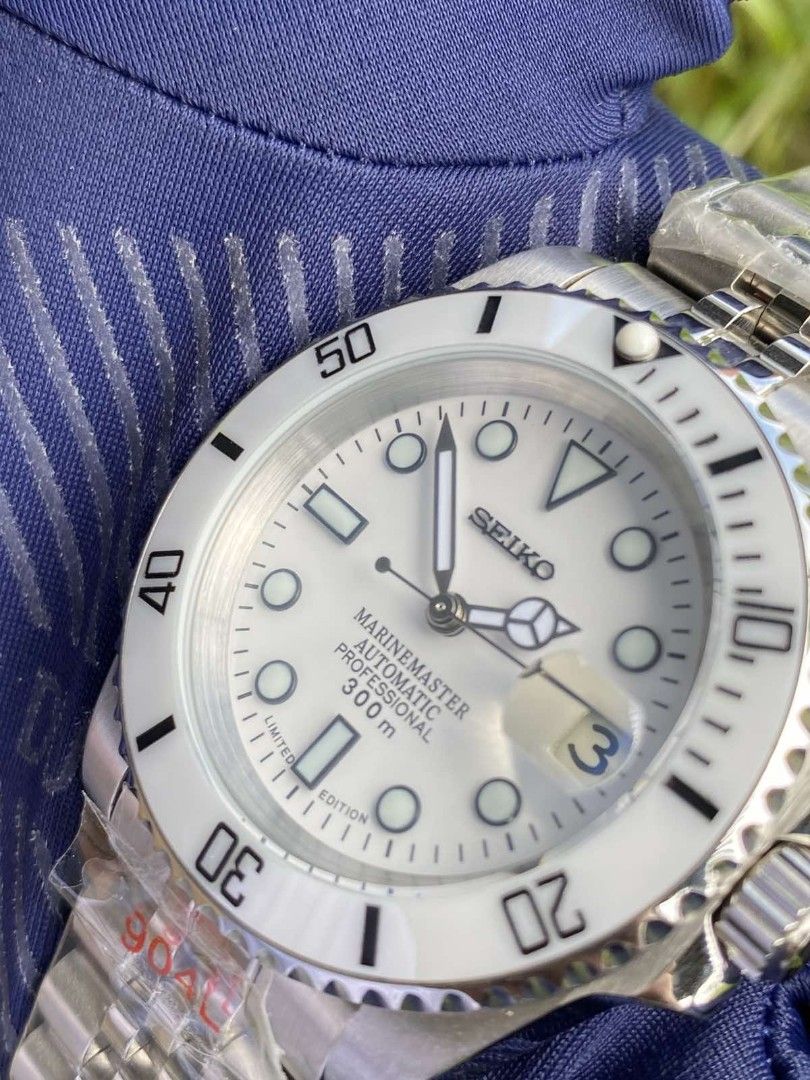 SEIKOLEX White MOD (Category: Men's Watches) located in Manila. Submitted by dandanmerciales (Listing ID 1466461166, Image 3). Description: FOR SALE ! SEIKOLEX White MOD Seiko 7s26 Japan Movement 904L stainless steel case and bracelet 40mm case size Waterproof NEGOTIABLE No issue Timegraph Tested Pm me or call 09777323609 - Model: Seiko Marinemaster Automatic Professional - Dial: Clean stark white face with date window and magnifier at 3 o'clock 