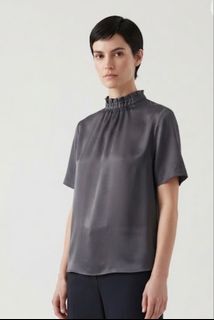 (Category: ) located in . Submitted by saksthriftavenuebyluckymaria8 (Listing ID 1466425228, Image 1). Description: .