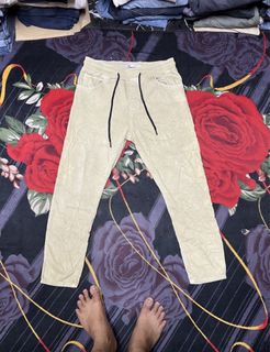 (Category: ) located in . Submitted by BAZAROUTLETSTORE (Listing ID 1466388948, Image 1). Description: .