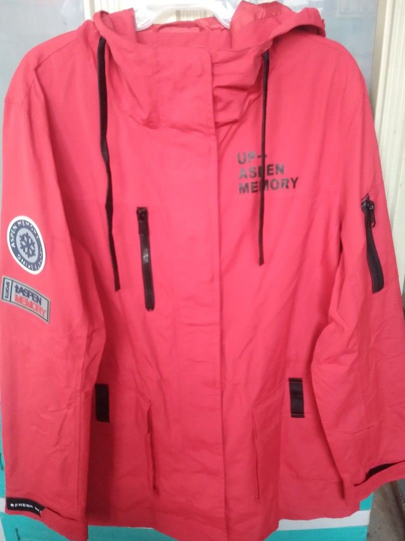 SEMIR RED PARKA JACKET WITH HOOD (Category: Coats, Jackets and Outerwear) located in Batangas. Submitted by designer.brands (Listing ID 1466554961, Image 2). Description: 💟 WITH ADJUSTABLE STRING ON THE WAIST PART INSIDE 💟 10/10 COLOR RATE 💟 DIMES: WIDTH - 20 ½ INCHES LENGTH - 27 INCHES 💟 ISSUE: SEE THE LAST PHOTO 💟 RFS: DECLUTTERING.