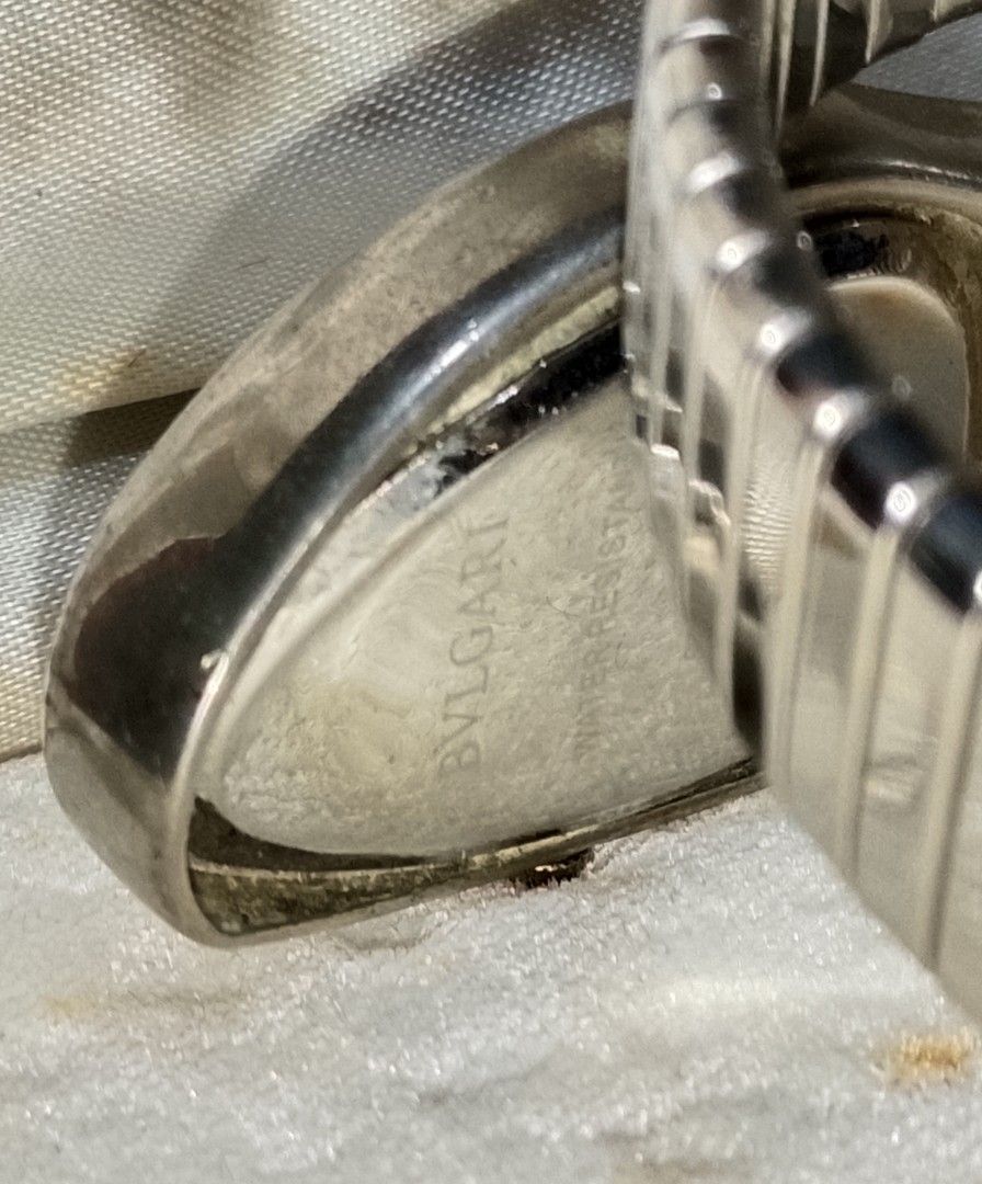Serpentine Bvlgari Watch (Category: Women's Watches) located in Santo Tomas. Submitted by retrotastic (Listing ID 1466469098, Image 2). Description: for Repair, hindi po naandar or baka battery lang. I hope🙏paservice nlang. this is a Premium/AAA Bvlgari.(non expert opinion) Yayamanin pag nkasuot kahit di pa umaandar😁.