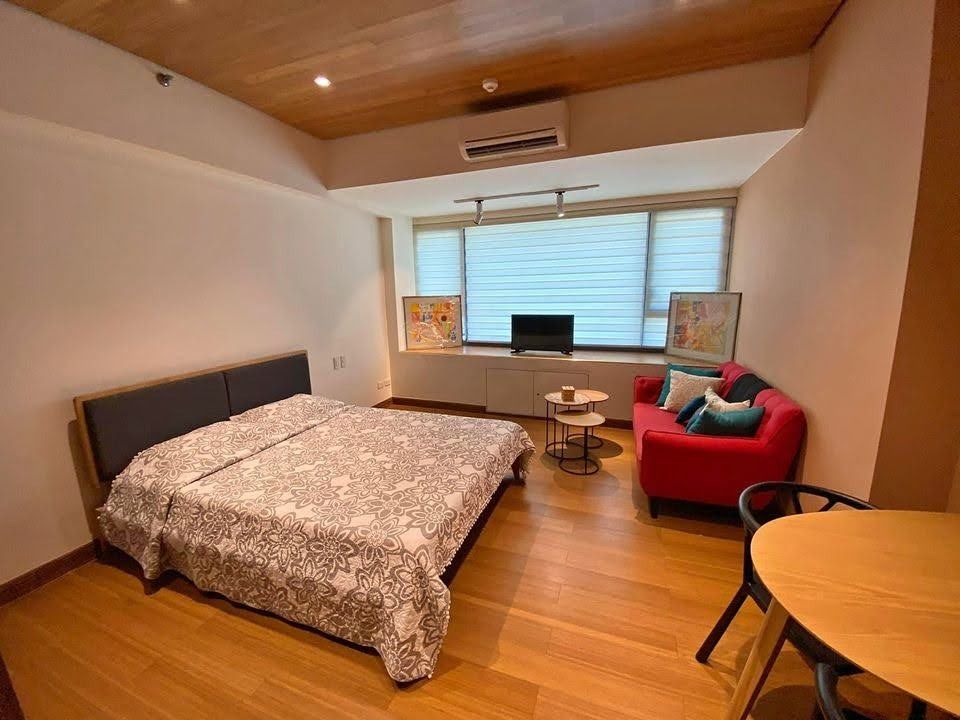 Shang Salcedo Place Studio-type for rent (Category: Apartments & Condos) located in Makati City. Submitted by lemontreerealestateinc. (Listing ID 1466387511, Image 1). Description: FOR RENT Shang Salcedo Place Salcedo Village, Makati City Furnished studio-type condominium unit for rent at Shang Salcedo Place with a 36 sqm floor area. This Furnished condo in Salcedo Village offers a comfortable and convenient lifestyle in a prime location near off