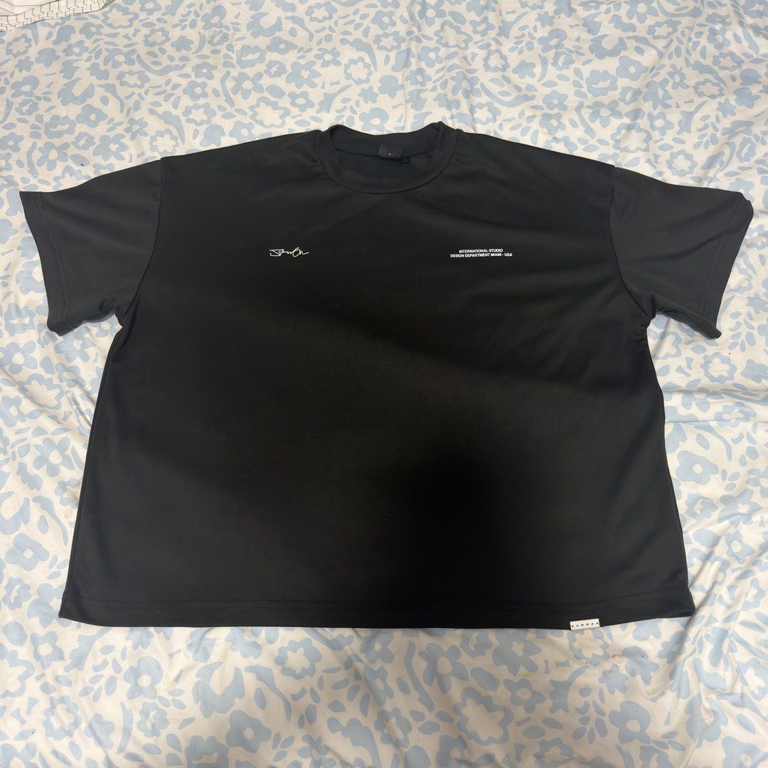 Shein Boxy Shirt (Category: Tshirts & Polo Shirts ) located in Manila. Submitted by declutters.wrdrb (Listing ID 1466464801, Image 1). Description: .