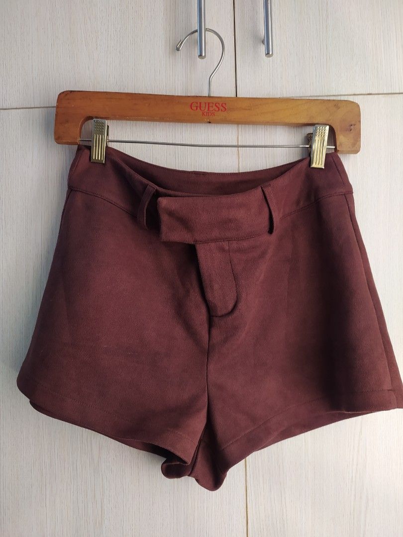 SHEIN Brown Velvet Shorts (Category: Shorts) located in Bacoor. Submitted by lieze (Listing ID 1466446688, Image 1). Description: used once only for halloween '25 fit 25-27 waistline velvet type zipper up.