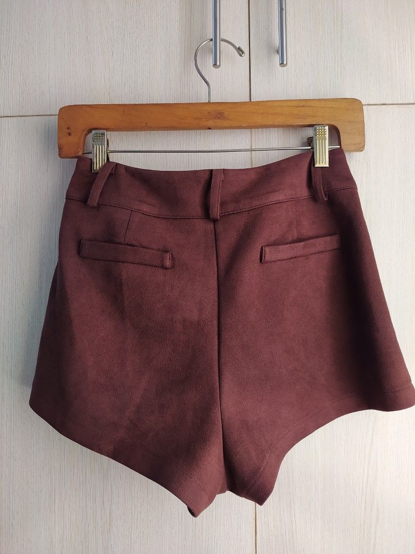 SHEIN Brown Velvet Shorts (Category: Shorts) located in Bacoor. Submitted by lieze (Listing ID 1466446688, Image 2). Description: used once only for halloween '25 fit 25-27 waistline velvet type zipper up.