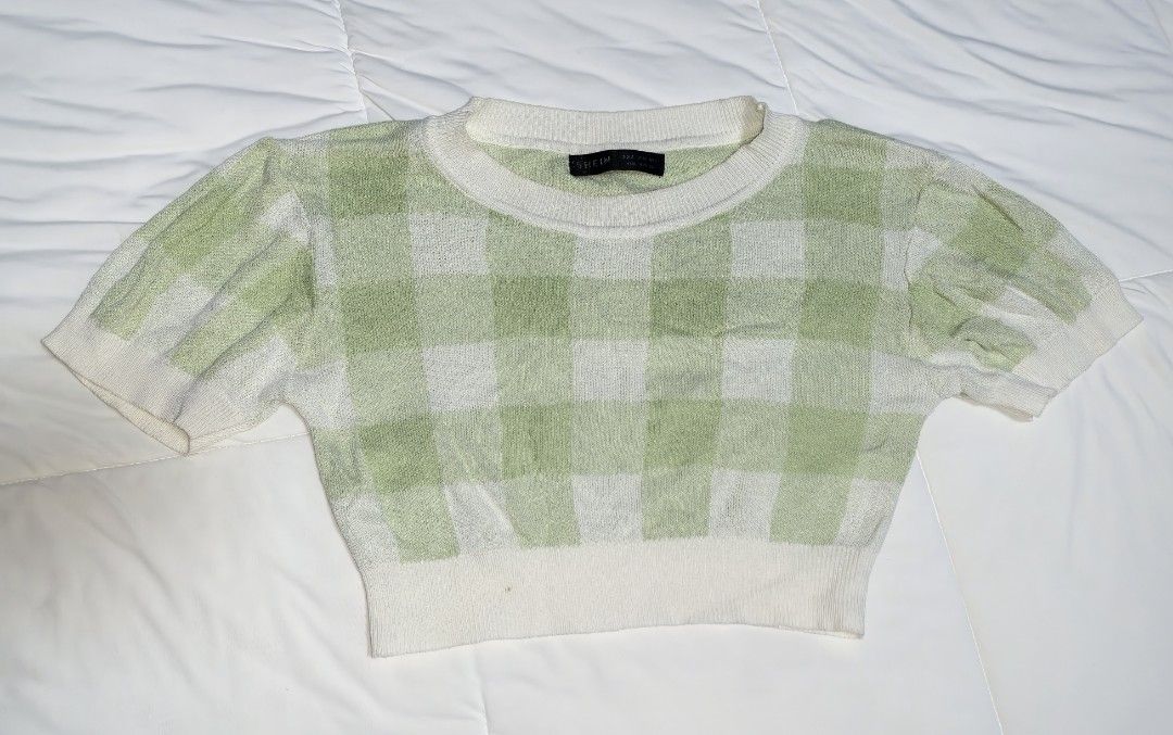 Shein Crop Top Small (Category: Blouses) located in Naga. Submitted by princessta62477 (Listing ID 1466457144, Image 1). Description: .