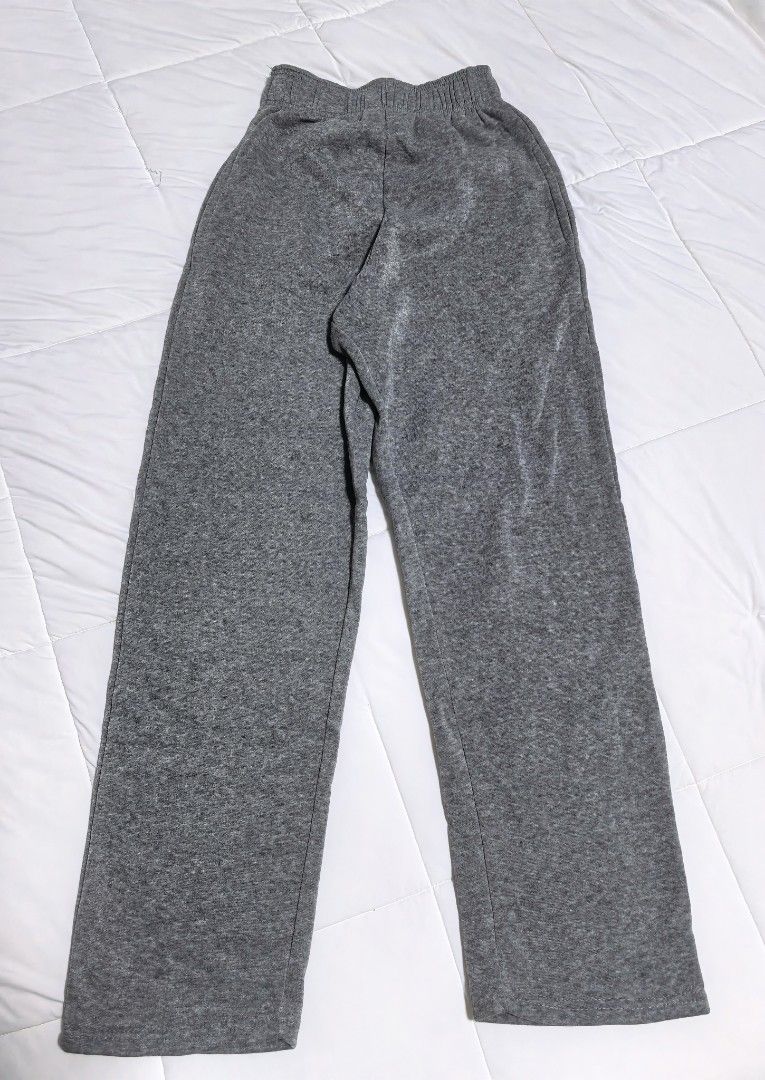 Shein Garterize Sweatpants Small (Category: Other Bottoms) located in Naga. Submitted by princessta62477 (Listing ID 1466456726, Image 1). Description: .