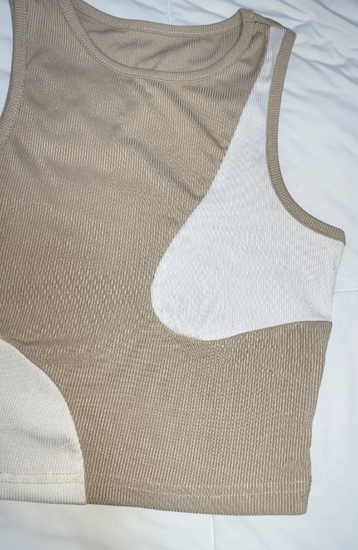 Shein Ladies Top Small (Category: Sleeveless) located in Naga. Submitted by princessta62477 (Listing ID 1466370136, Image 2). Description: .