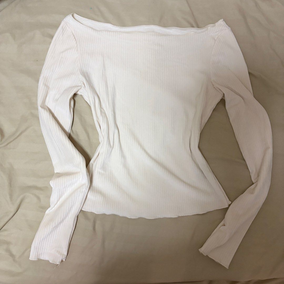 SHEIN Off Shoulder Ribbed Long Sleeve Top (Category: Longsleeves) located in Mandaluyong City. Submitted by afterceej (Listing ID 1466473134, Image 1). Description: - Brand: SHEIN - Style: Off-shoulder long sleeve top, slim fit - Color: Cream white - Size: Small (EU 36, US 4) - Material: Soft ribbed velvet-like fabric - Condition: Great basic piece for layering or wearing on its own 📍 Mandaluyong 🚚 Shipping fee c/o buyer via Lalamove or J&T DM 
