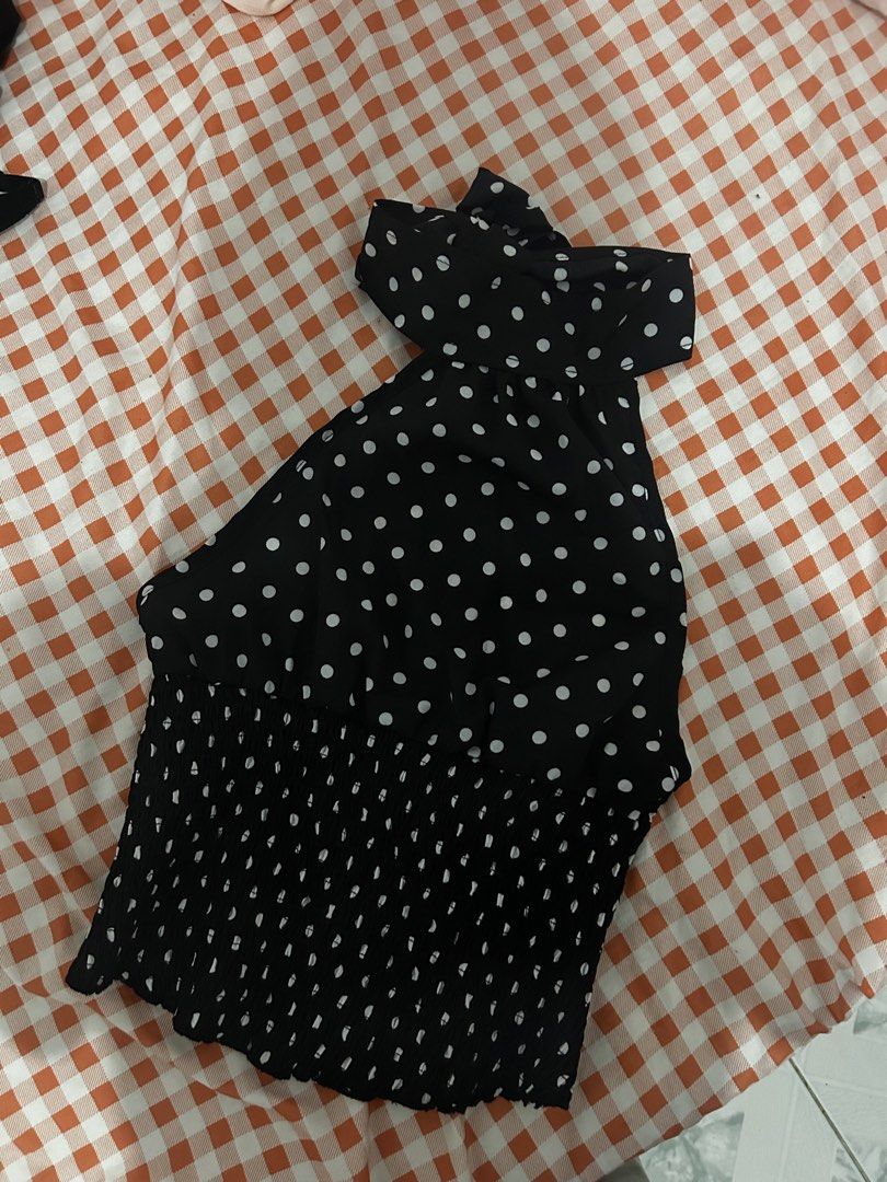 SHEIN POLKA HALTER TOP (Category: Sleeveless) located in Balanga. Submitted by kristine_co (Listing ID 1466378063, Image 1). Description: SIZE XS TO S BODH FRAME.