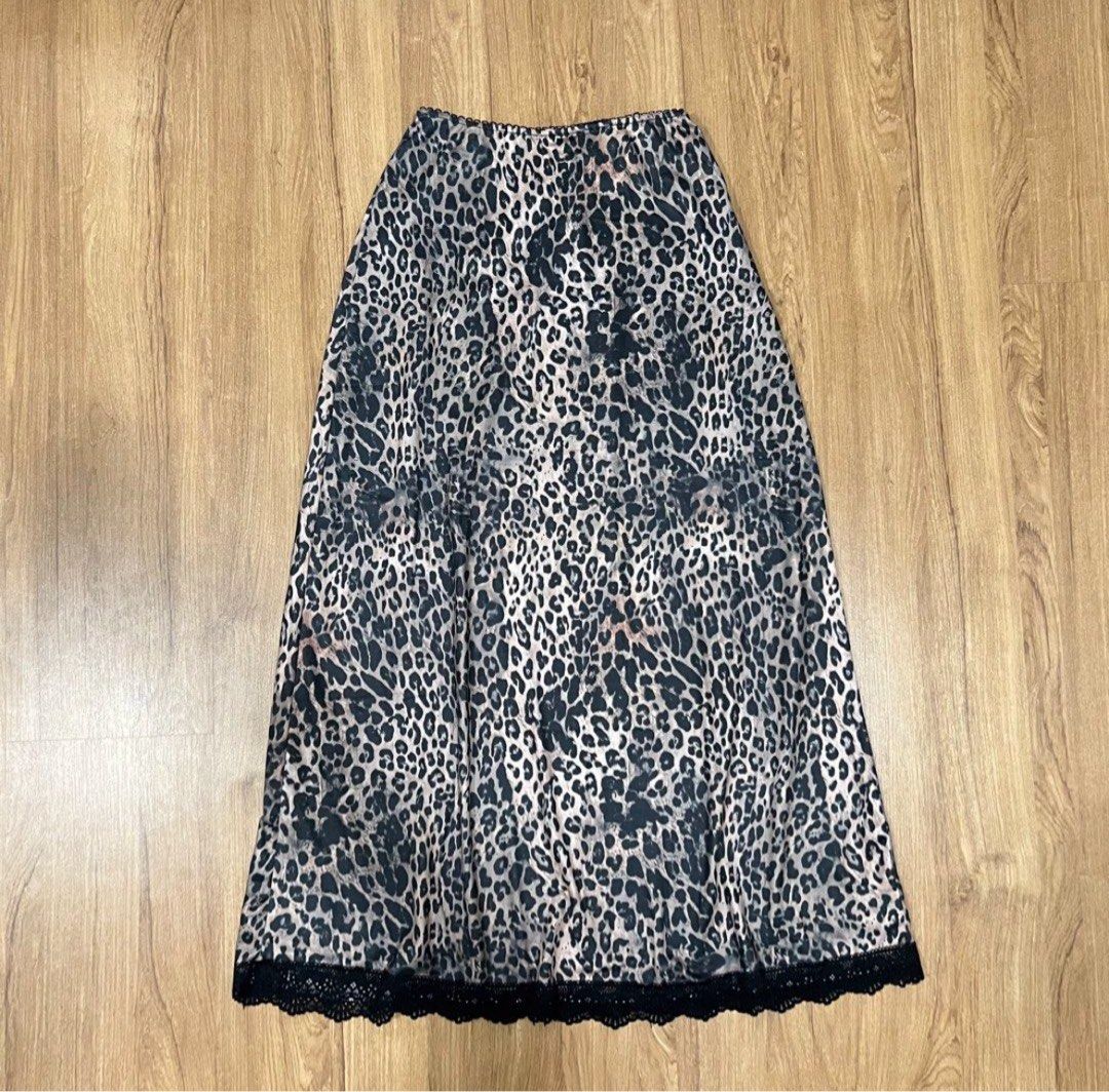 Shein SALE! (Category: Skirts) located in Muntinlupa City. Submitted by shopblank (Listing ID 1466446414, Image 1). Description: - Trendy leopard animal print midi skirt - Elegant black lace trim along the bottom hem - Comfortable and easy slip-on elastic waistband - Smooth, great-draping fabric - Versatile mid-calf length.