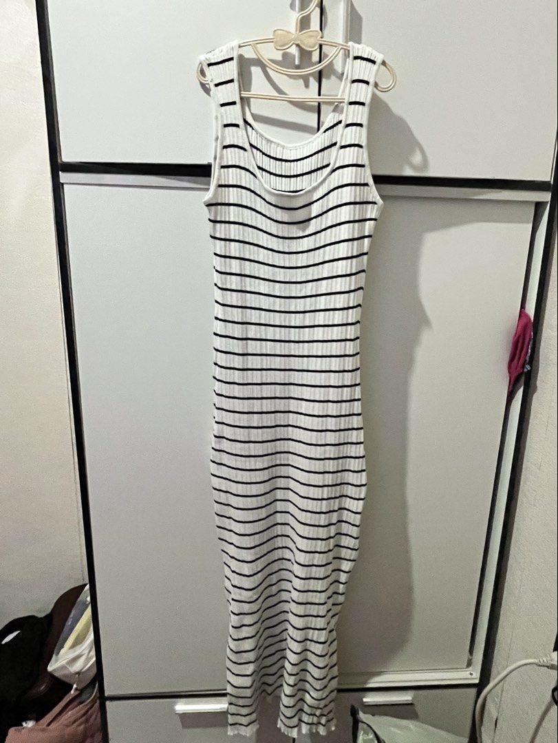 Shein Stripes Maxi Dress (Category: Dresses) located in Makati City. Submitted by _calrr17 (Listing ID 1466357131, Image 2). Description: used once only makes your body look curvy.