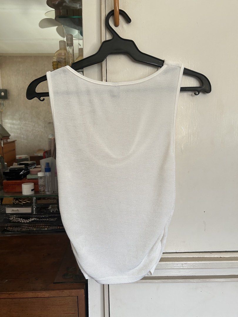 Shein White Cowl Neck Sleeveless Top (Category: Sleeveless) located in Quezon City. Submitted by onthehanger_ph (Listing ID 1466366856, Image 3). Description: White sleeveless top Cowl neck design with a textured fabric. Round neckline at the back Simple and easy to style with jeans or skirts.