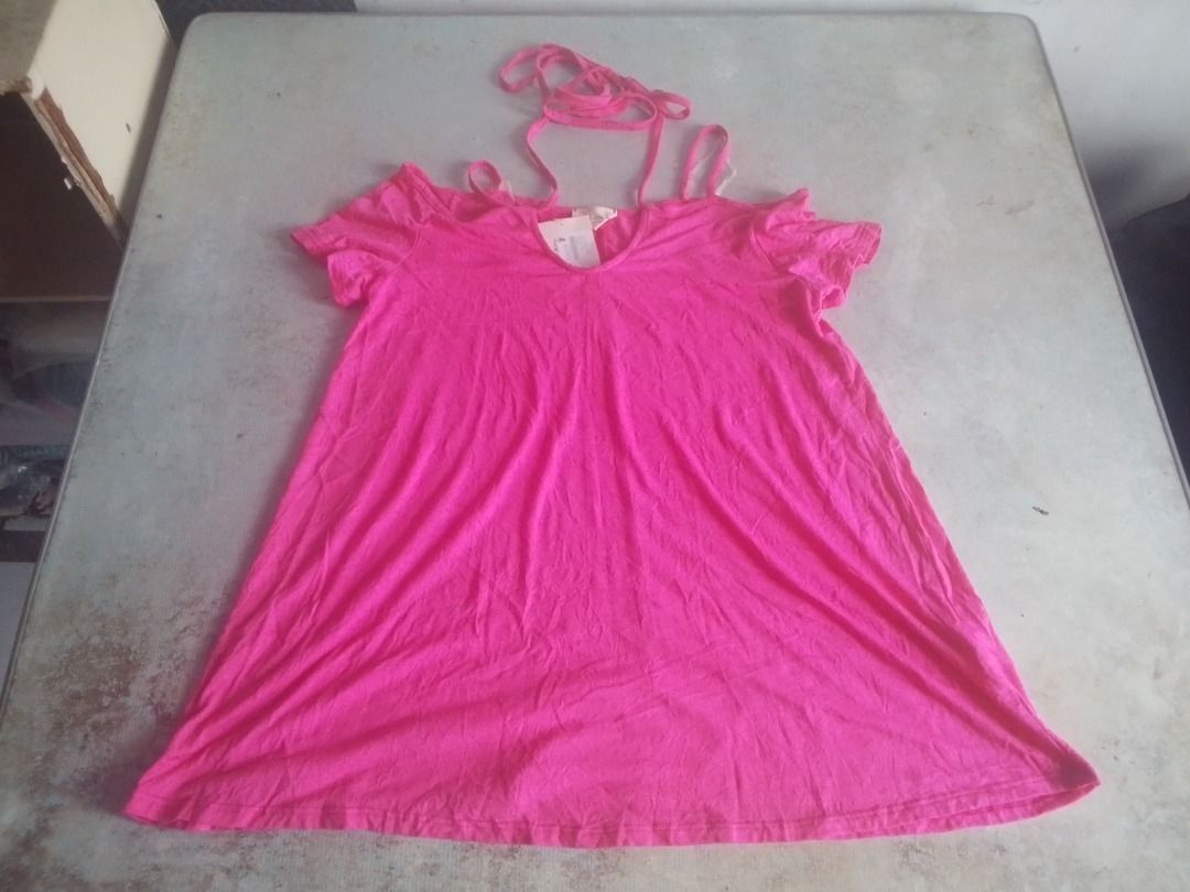 Shirt US BNEWTAG (Category: Shirts) located in Los Banos. Submitted by mania-62906 (Listing ID 1466394310, Image 1). Description: BNEWTAG. US small Note: Marami sa items bentang palugi po. Hindi mura po Ang pagkabili ko po).