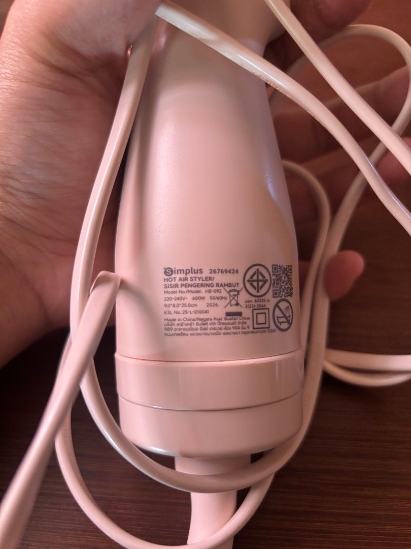 Simplus Pink Mini Hot Air Brush (Category: Hair) located in Baguio. Submitted by vcunanan (Listing ID 1466390859, Image 3). Description: ✅ Volumizing, Straightener, Curler, 3 level control ✅ Great for travel ✅ Used only once or twice ✅ 3 levels of temperature and airflow ‼️Original Price: Php 600+ 📍Meet up at town if you're from or near Baguio City Rfs: Decluttering.