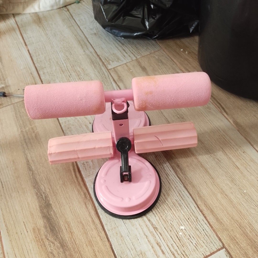 Sit up pink with issue (Category: Cardio & Fitness Machines) located in Caloocan City. Submitted by serpentina (Listing ID 1466525028, Image 1). Description: as is issue is may green at medyo na flat never used, stock napatungan lang ng iBang mga gamit.